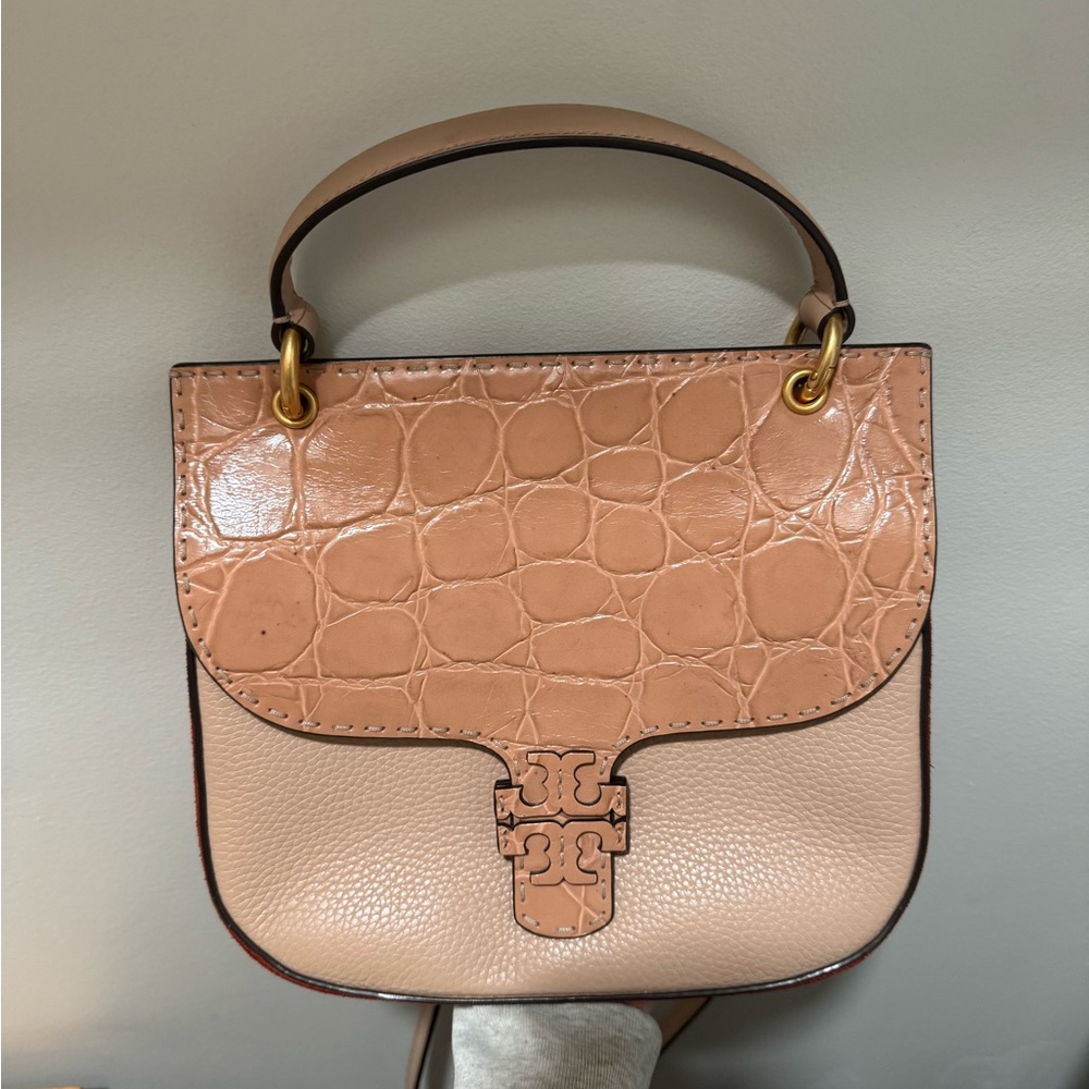 Tory Burch crossbody amazing condition used a couple times